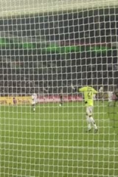 德甲联赛 圣保利VS荷尔斯泰因基尔 20241130